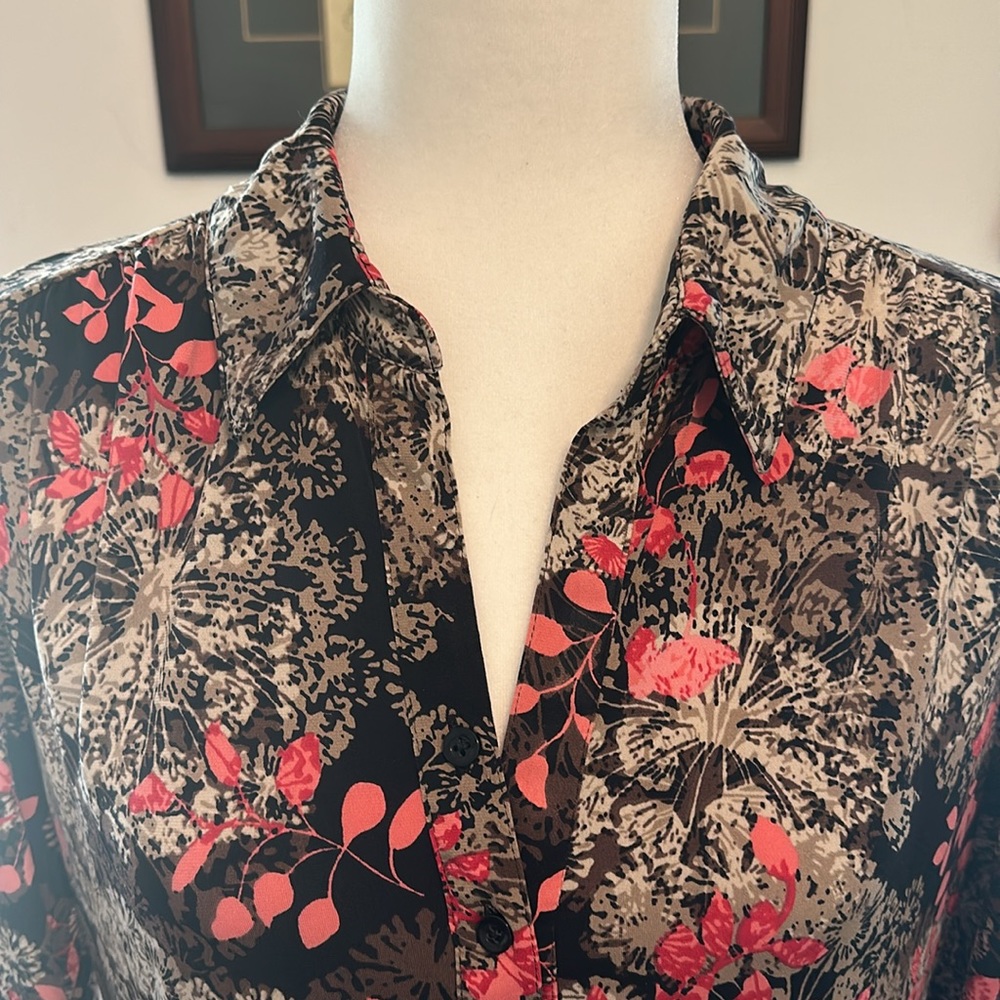 Blouse By Alfani P/L. Very soft and in great condition. - Picture 3 of 8